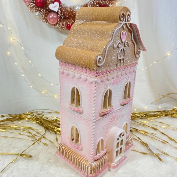 Cashmere & Cupcakes Pink Valentine’s Day Gingerbread House - Picture 11 of 11